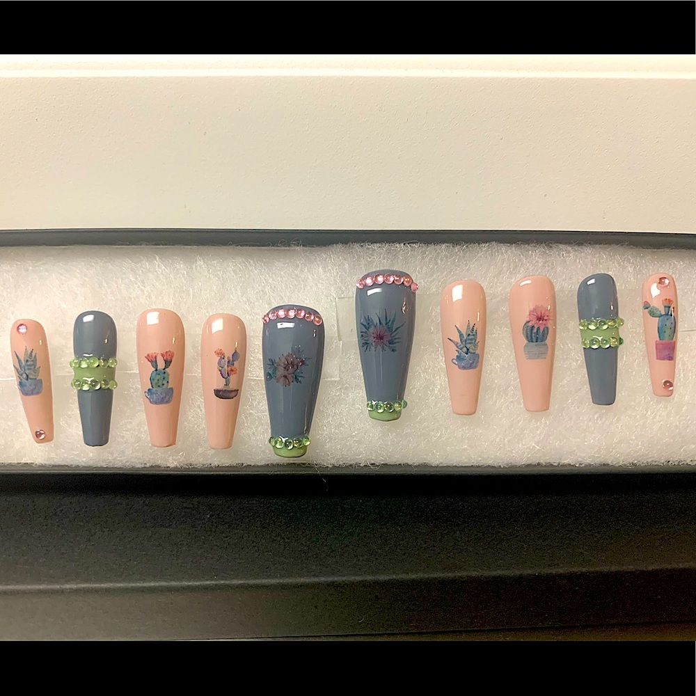 “Plant Mami”🌵🌺 Custom Press-Ons 💅🏼